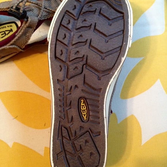 Womens Keen shoes-size 5, never worn! - Picture 3 of 3